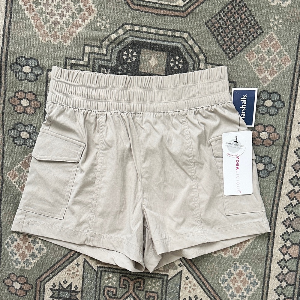 Yogalicious shorts NWT